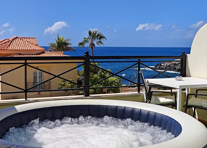 Holiday home Brisa Serena - Oceanfront & Jacuzzi *