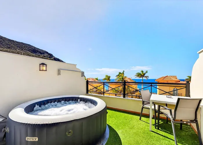 Holiday home Brisa Serena - Oceanfront & Jacuzzi