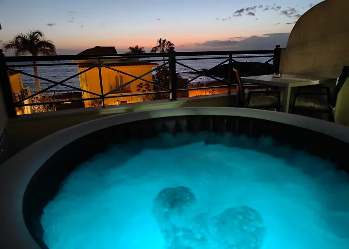 Holiday home Brisa Serena - Oceanfront & Jacuzzi