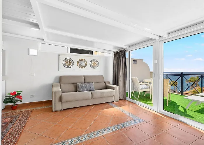 Holiday home Brisa Serena - Oceanfront & Jacuzzi *